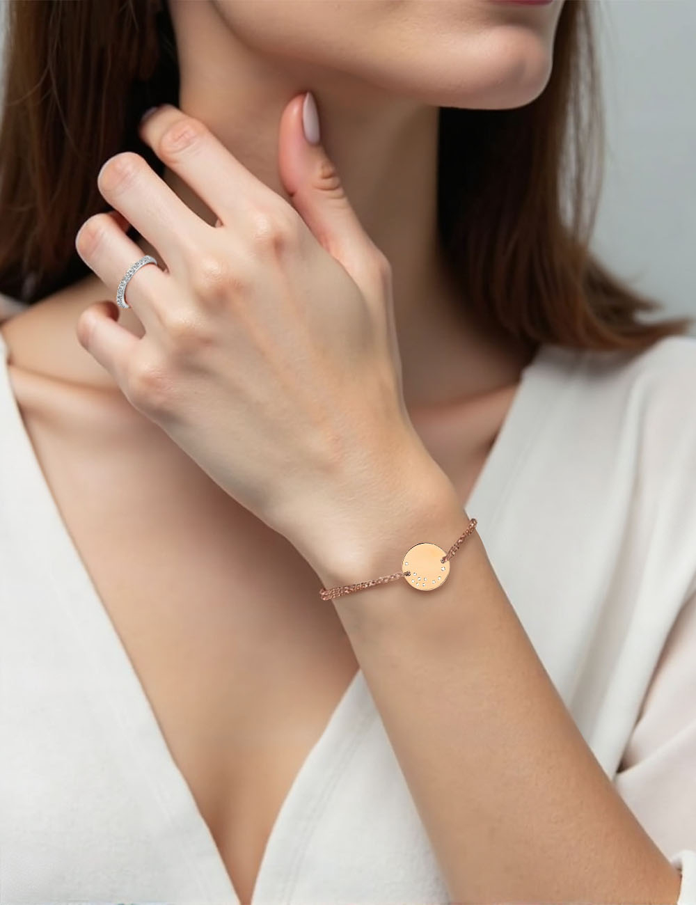 Bracelet médaillon en or rose pour femmes avec diamants blancs, idéal pour offrir ou pour se faire plaisir.