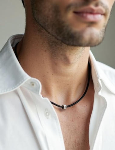 Men's pendant A Bridge to Unity in gold with white diamonds, contemporary and subtle, ideal for daily elegance.