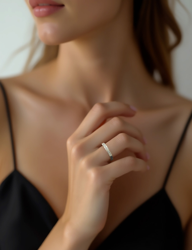 Horizon platinum ring: modern elegance with white diamonds and a unique architectural-inspired design.